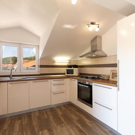 Holiday Home Lydia Слатине Экстерьер фото