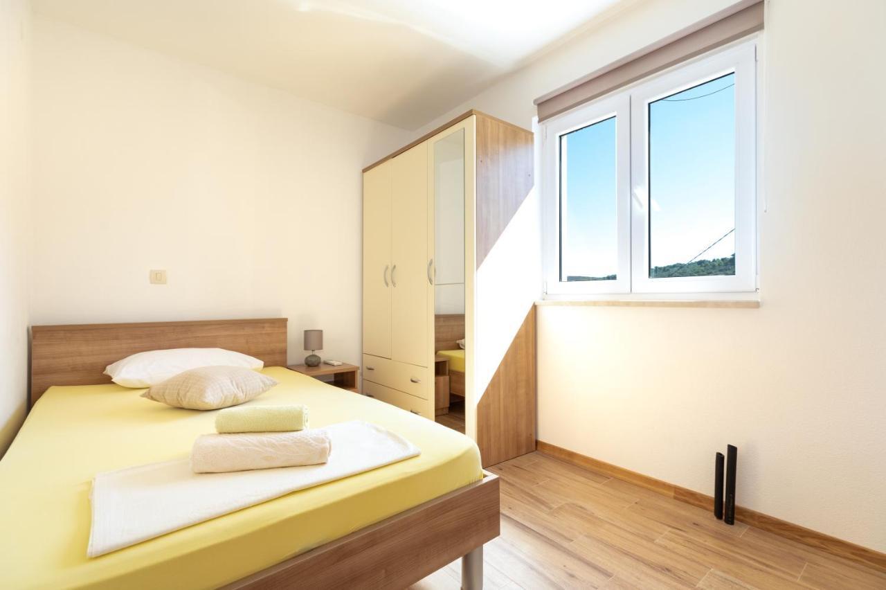 Holiday Home Lydia Слатине Экстерьер фото