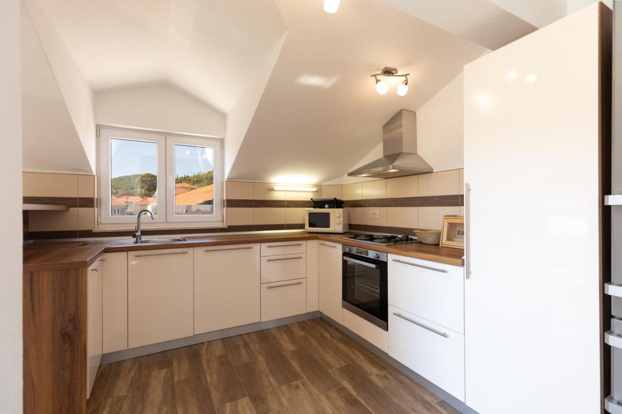 Holiday Home Lydia Слатине Экстерьер фото