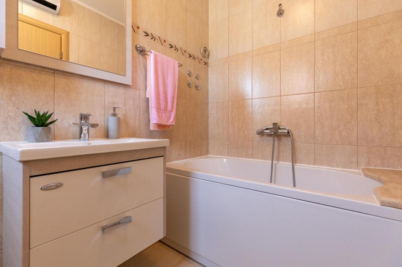 Holiday Home Lydia Слатине Экстерьер фото