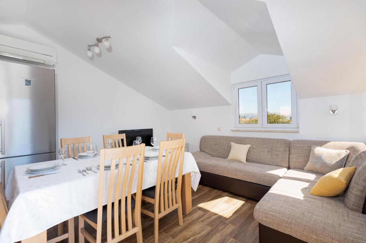 Holiday Home Lydia Слатине Экстерьер фото