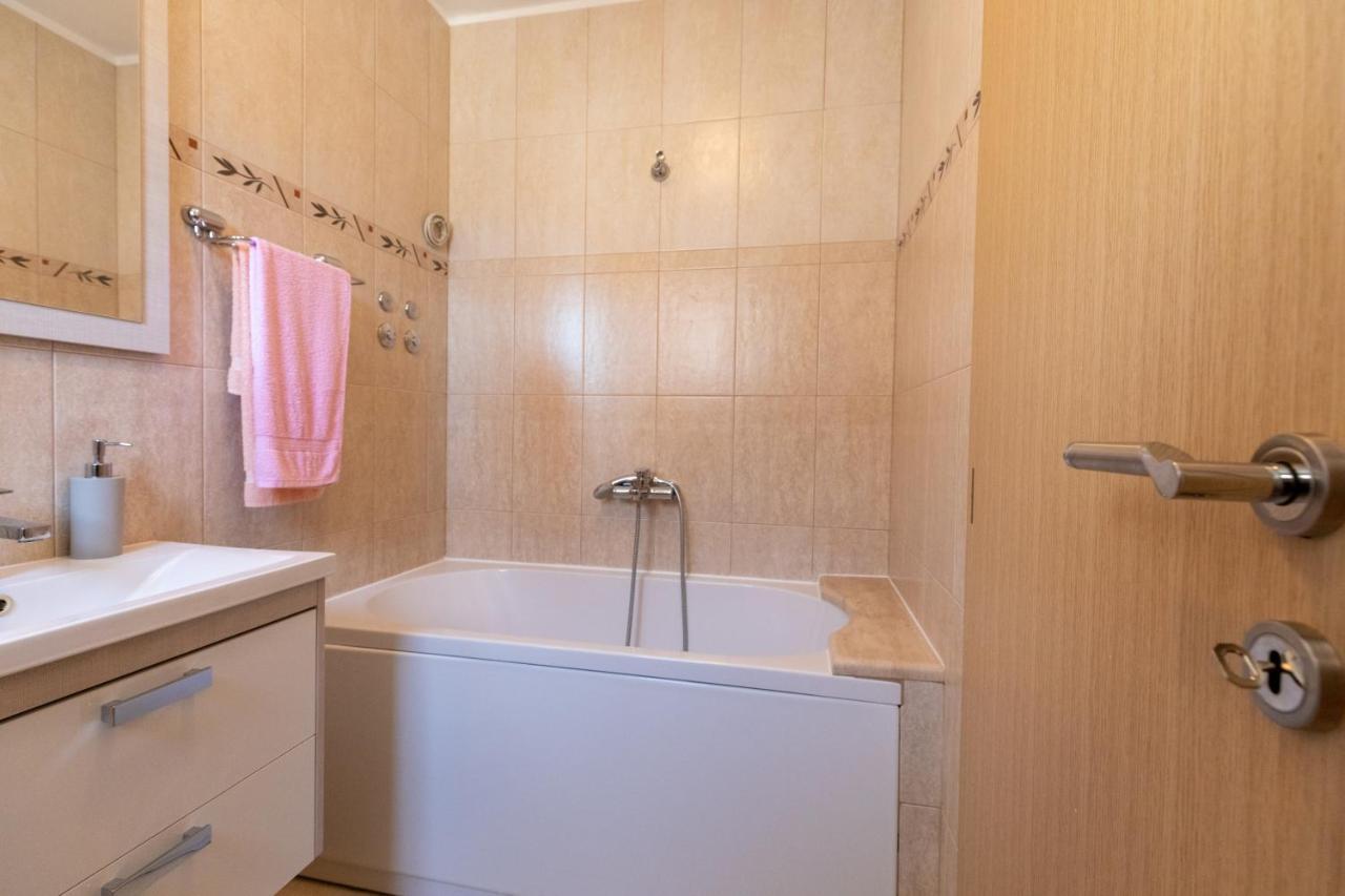 Holiday Home Lydia Слатине Экстерьер фото